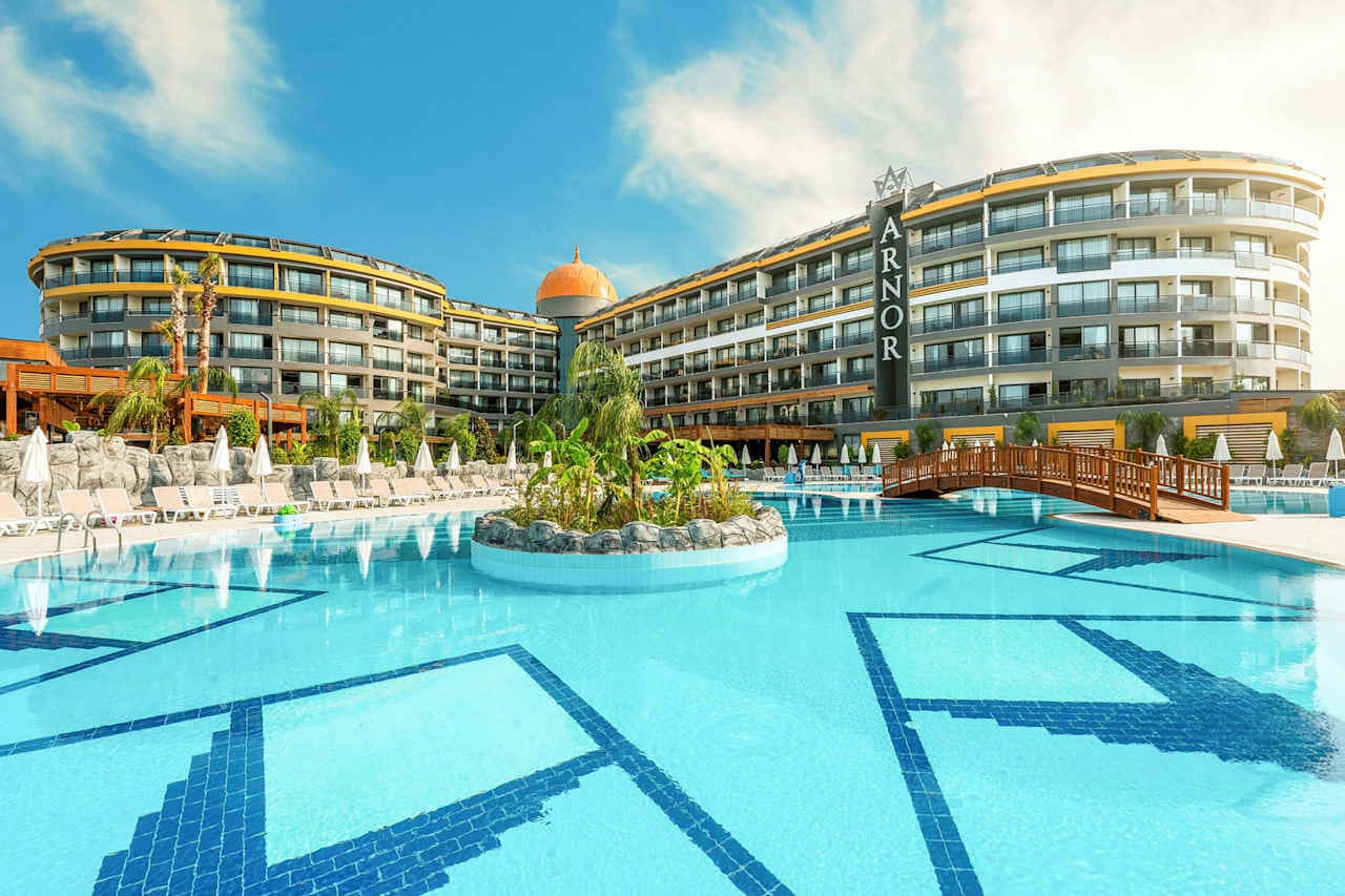 ARNOR DELUXE HOTEL & SPA