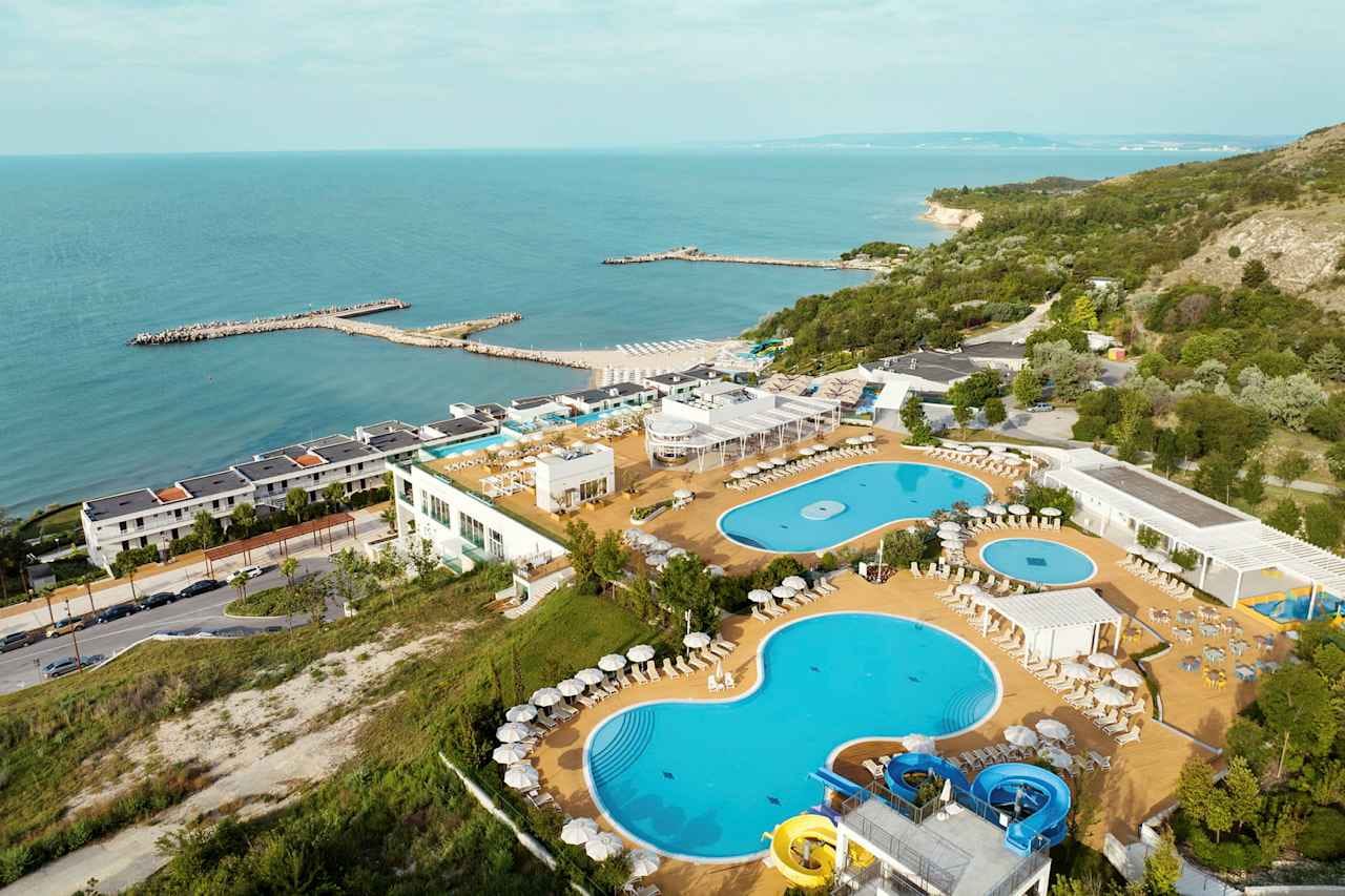 Hotel "White Lagoon"