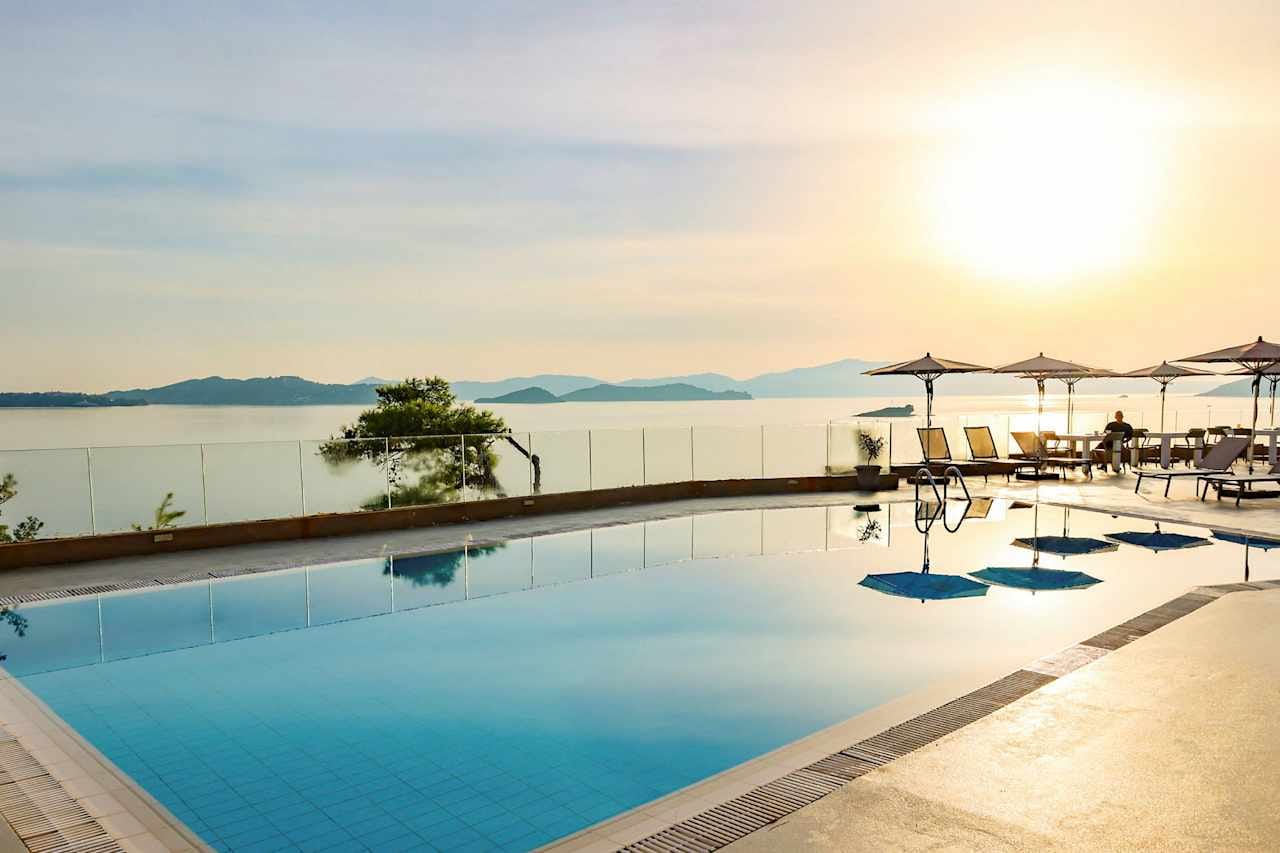 Cape Kanapitsa Hotel & Suites