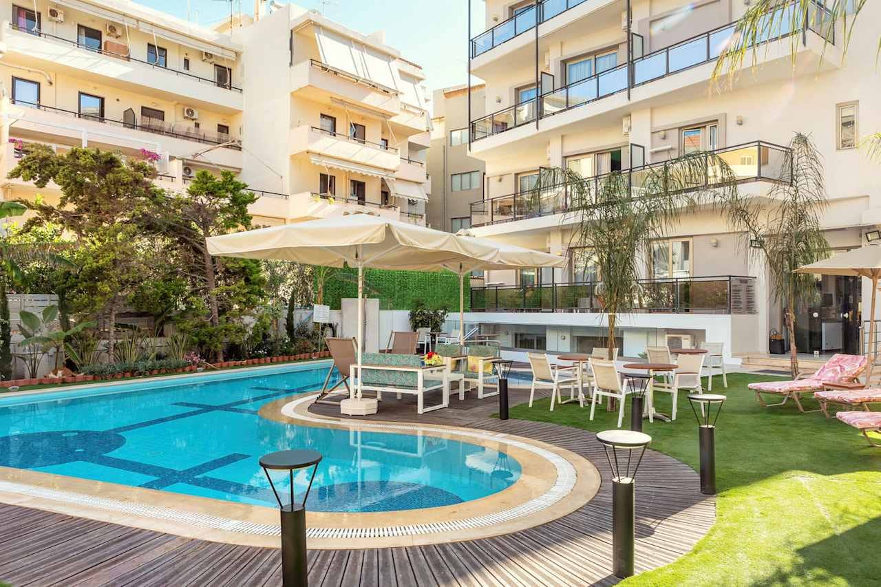 Leonidas Hotel & Apartments