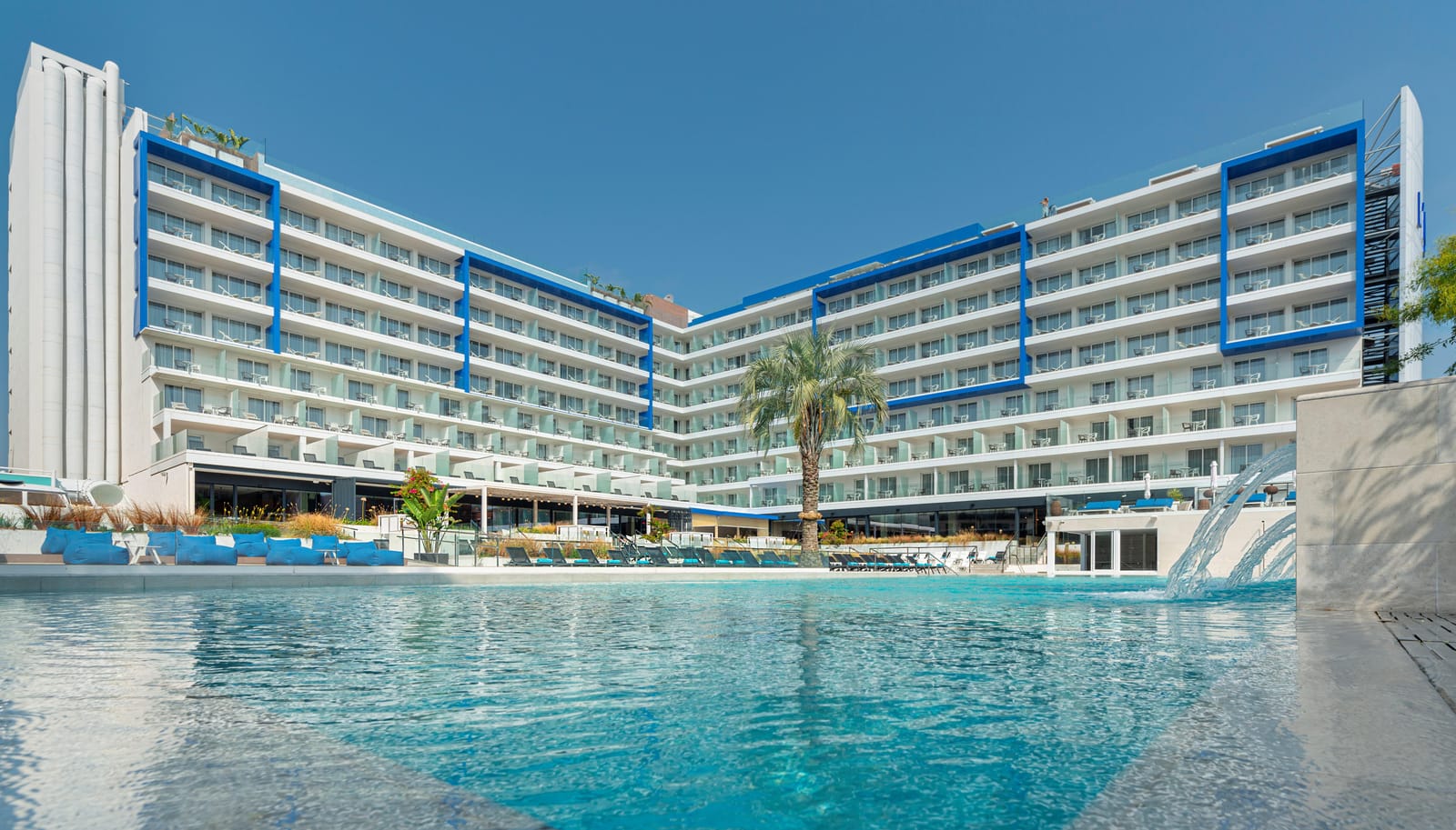 L'Azure Hotel