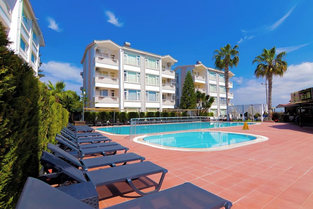 New Garden Luna Hotel Side