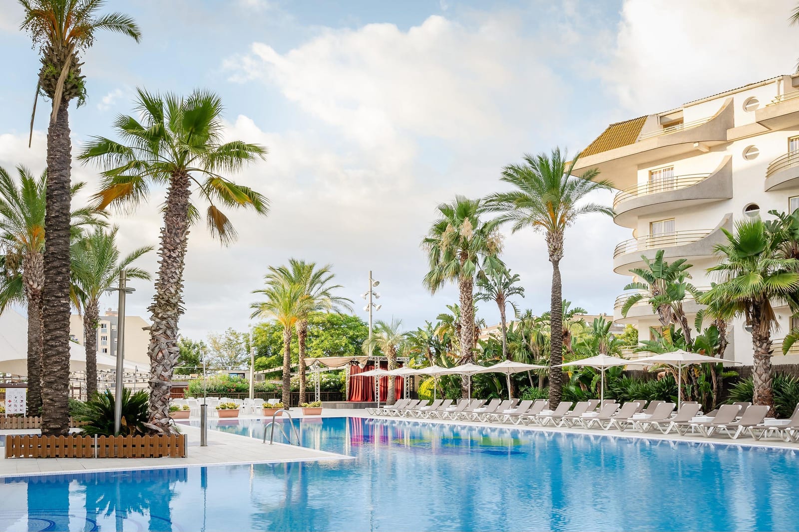 Hotel ALEGRIA Caprici Verd - Logi og morgenmad