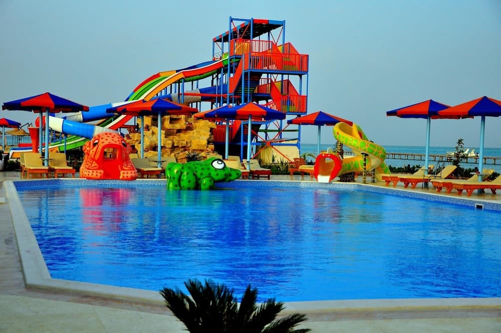 Hawaii Caesar Dreams Resort & Aqua Park - Families and Couples only