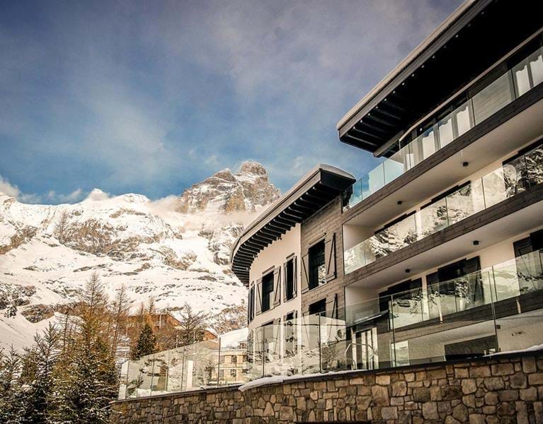 Hotel to Piolet
