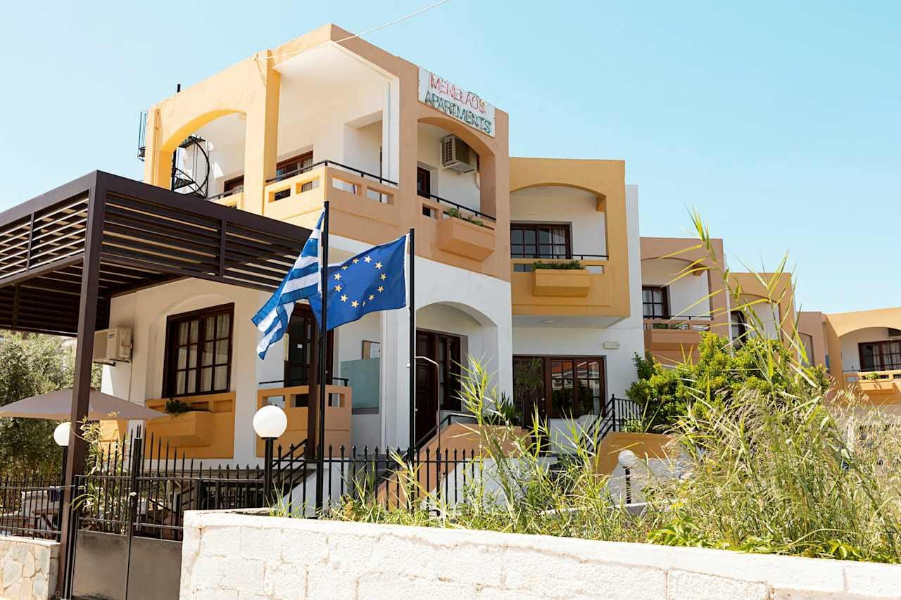 Menelaos Apartments