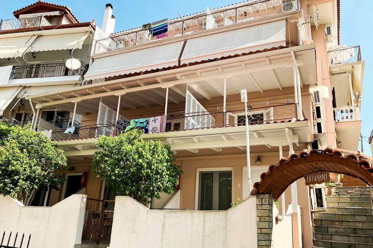 Jiovanni Hotels