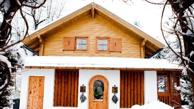 House Arve - Holiday home Arve cozy Swiss stone pine cottage
