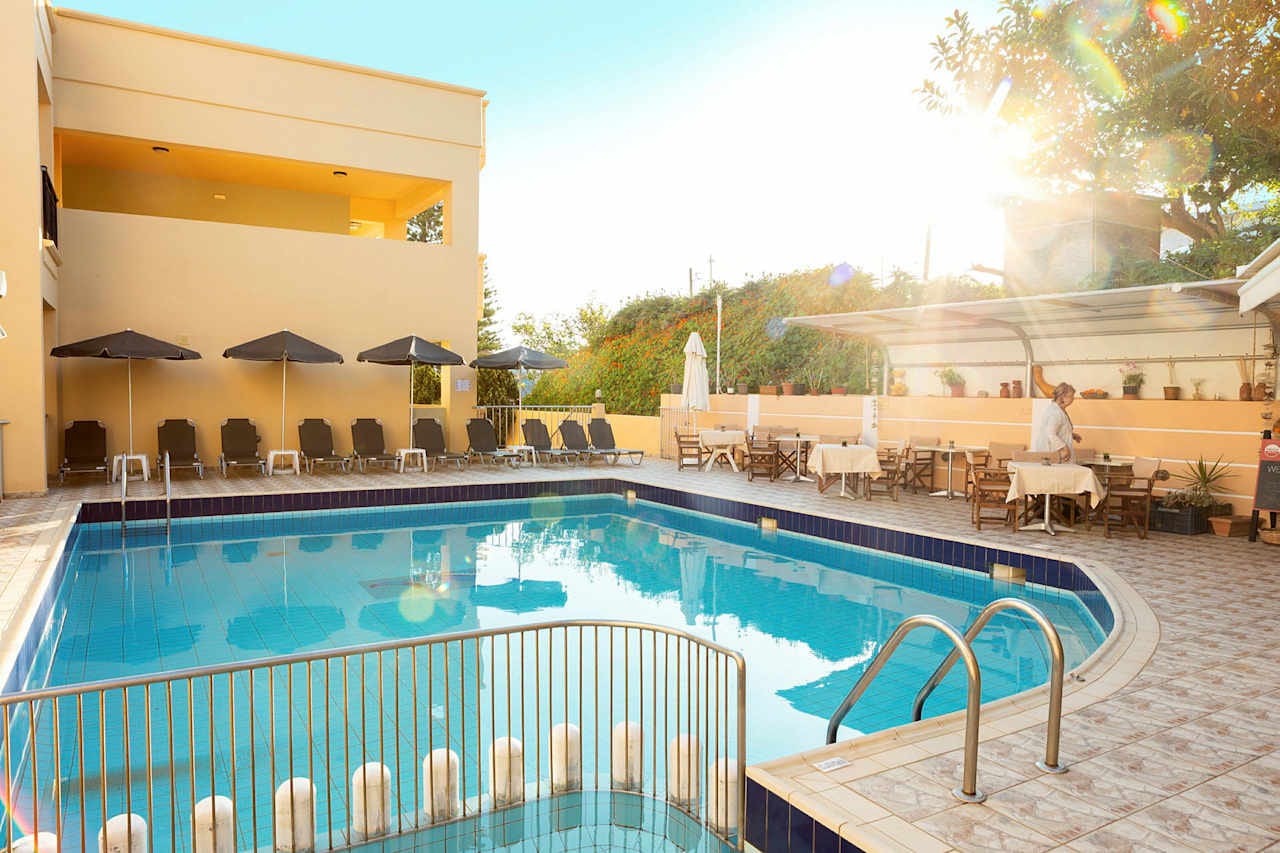 Achilles Plaza Hotel