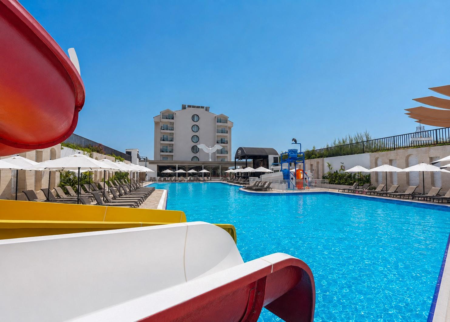 Q Ella Beach Hotel Side