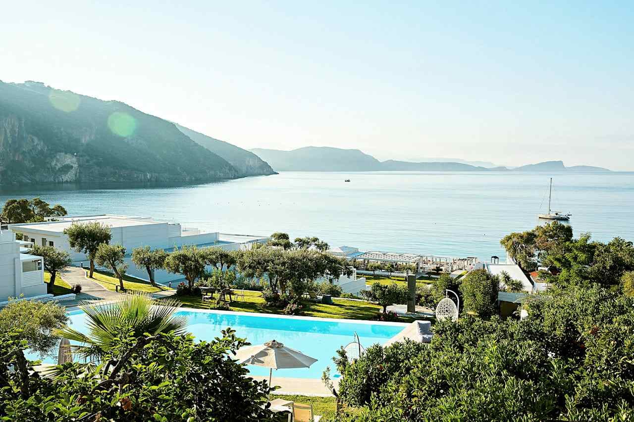 Lichnos Beach Hotel & Suites